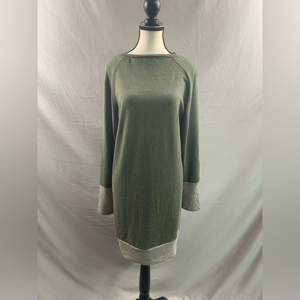 Green Contrast Tee Dress - Picture 6 of 9